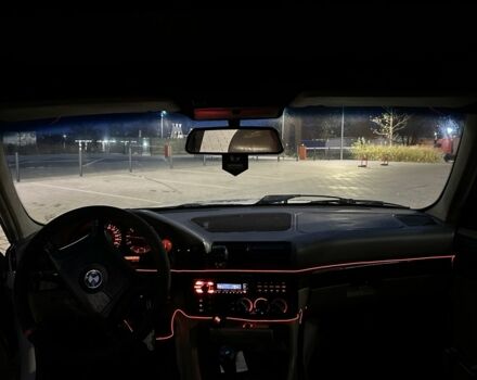 Белый БМВ 5 Серия, объемом двигателя 2.5 л и пробегом 474 тыс. км за 3750 $, фото 17 на Automoto.ua