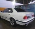 Белый БМВ 5 Серия, объемом двигателя 2 л и пробегом 350 тыс. км за 3300 $, фото 4 на Automoto.ua