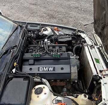 Білий БМВ 5 Серія, об'ємом двигуна 2 л та пробігом 350 тис. км за 2600 $, фото 14 на Automoto.ua