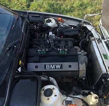 Білий БМВ 5 Серія, об'ємом двигуна 2 л та пробігом 350 тис. км за 2600 $, фото 16 на Automoto.ua