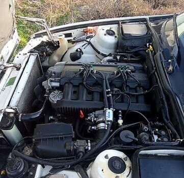 Білий БМВ 5 Серія, об'ємом двигуна 2 л та пробігом 350 тис. км за 2600 $, фото 17 на Automoto.ua