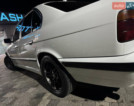 Білий БМВ 5 Серія, об'ємом двигуна 1.99 л та пробігом 320 тис. км за 4999 $, фото 5 на Automoto.ua