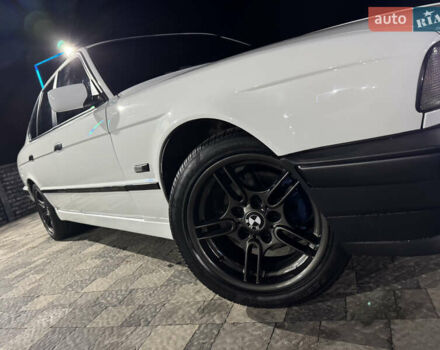 Білий БМВ 5 Серія, об'ємом двигуна 1.99 л та пробігом 320 тис. км за 4999 $, фото 9 на Automoto.ua