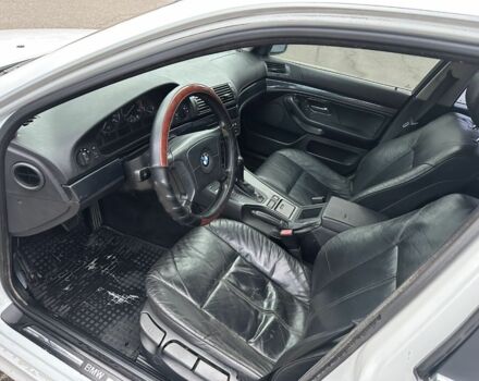 Білий БМВ 5 Серія, об'ємом двигуна 2.5 л та пробігом 300 тис. км за 2900 $, фото 1 на Automoto.ua