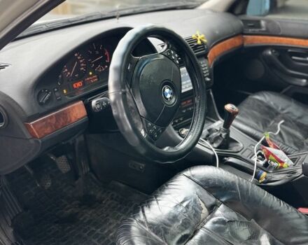 Білий БМВ 5 Серія, об'ємом двигуна 2.5 л та пробігом 350 тис. км за 3000 $, фото 7 на Automoto.ua