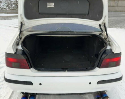 Білий БМВ 5 Серія, об'ємом двигуна 2.79 л та пробігом 300 тис. км за 3500 $, фото 16 на Automoto.ua