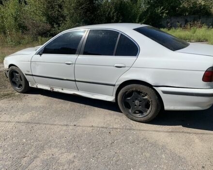 Білий БМВ 5 Серія, об'ємом двигуна 2.5 л та пробігом 300 тис. км за 1100 $, фото 1 на Automoto.ua