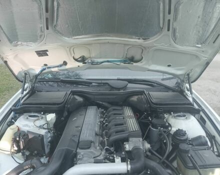 Белый БМВ 5 Серия, объемом двигателя 2.5 л и пробегом 450 тыс. км за 4200 $, фото 8 на Automoto.ua