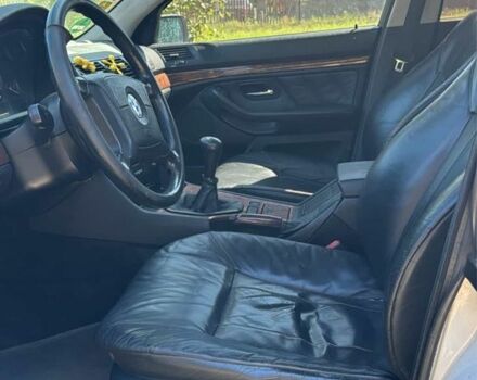 Белый БМВ 5 Серия, объемом двигателя 2.5 л и пробегом 300 тыс. км за 1900 $, фото 4 на Automoto.ua