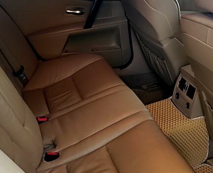 Белый БМВ 5 Серия, объемом двигателя 3 л и пробегом 290 тыс. км за 9000 $, фото 4 на Automoto.ua