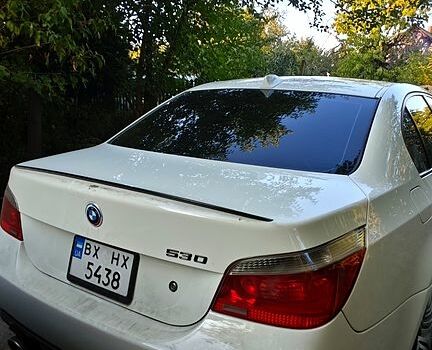 Белый БМВ 5 Серия, объемом двигателя 3 л и пробегом 290 тыс. км за 9000 $, фото 3 на Automoto.ua
