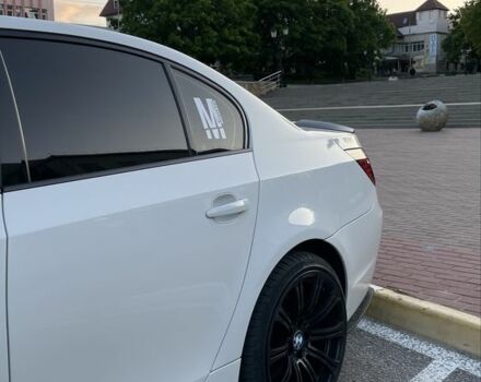 Белый БМВ 5 Серия, объемом двигателя 3 л и пробегом 290 тыс. км за 10500 $, фото 5 на Automoto.ua