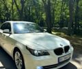 Белый БМВ 5 Серия, объемом двигателя 3 л и пробегом 320 тыс. км за 9500 $, фото 1 на Automoto.ua