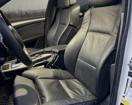 Белый БМВ 5 Серия, объемом двигателя 3 л и пробегом 333 тыс. км за 18500 $, фото 16 на Automoto.ua