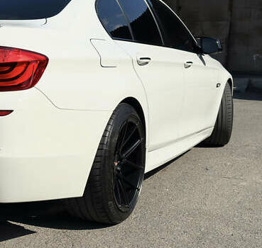 Белый БМВ 5 Серия, объемом двигателя 2.99 л и пробегом 155 тыс. км за 17900 $, фото 6 на Automoto.ua