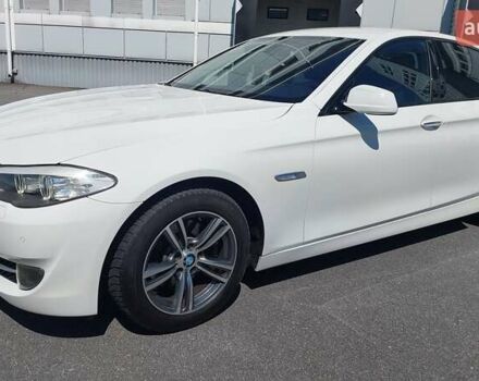Белый БМВ 5 Серия, объемом двигателя 2.99 л и пробегом 181 тыс. км за 11300 $, фото 4 на Automoto.ua