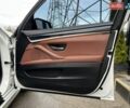 Білий БМВ 5 Серія, об'ємом двигуна 3 л та пробігом 131 тис. км за 12500 $, фото 20 на Automoto.ua