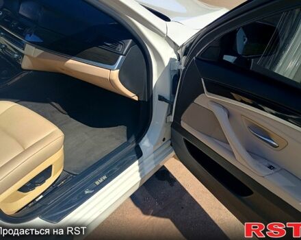 Білий БМВ 5 Серія, об'ємом двигуна 3 л та пробігом 200 тис. км за 12000 $, фото 12 на Automoto.ua