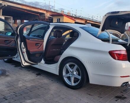 Белый БМВ 5 Серия, объемом двигателя 3 л и пробегом 242 тыс. км за 13000 $, фото 6 на Automoto.ua