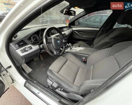 Білий БМВ 5 Серія, об'ємом двигуна 3 л та пробігом 133 тис. км за 15500 $, фото 13 на Automoto.ua