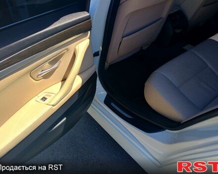 Білий БМВ 5 Серія, об'ємом двигуна 3 л та пробігом 200 тис. км за 12000 $, фото 10 на Automoto.ua