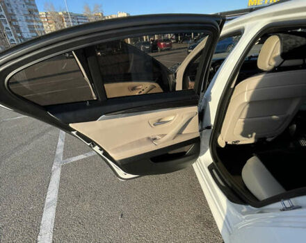 Білий БМВ 5 Серія, об'ємом двигуна 2 л та пробігом 272 тис. км за 14000 $, фото 11 на Automoto.ua