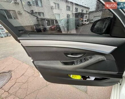 Білий БМВ 5 Серія, об'ємом двигуна 3 л та пробігом 133 тис. км за 15500 $, фото 12 на Automoto.ua