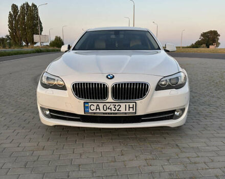 Белый БМВ 5 Серия, объемом двигателя 2.99 л и пробегом 235 тыс. км за 12500 $, фото 1 на Automoto.ua