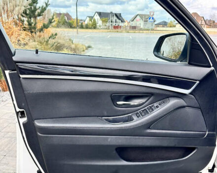 Белый БМВ 5 Серия, объемом двигателя 2 л и пробегом 114 тыс. км за 18000 $, фото 15 на Automoto.ua