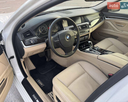 Белый БМВ 5 Серия, объемом двигателя 2 л и пробегом 275 тыс. км за 12700 $, фото 11 на Automoto.ua