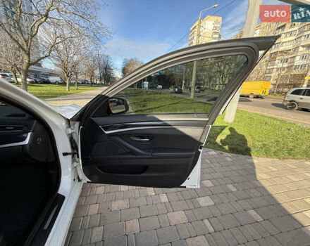 Білий БМВ 5 Серія, об'ємом двигуна 2 л та пробігом 105 тис. км за 14700 $, фото 54 на Automoto.ua