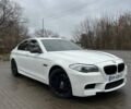 Белый БМВ 5 Серия, объемом двигателя 2.98 л и пробегом 210 тыс. км за 12000 $, фото 1 на Automoto.ua