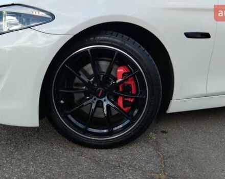 Белый БМВ 5 Серия, объемом двигателя 3 л и пробегом 290 тыс. км за 17500 $, фото 8 на Automoto.ua