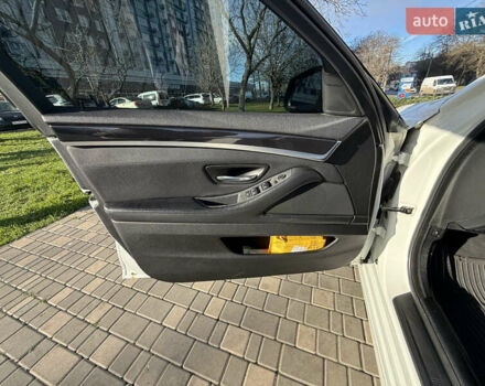 Білий БМВ 5 Серія, об'ємом двигуна 2 л та пробігом 105 тис. км за 14700 $, фото 49 на Automoto.ua