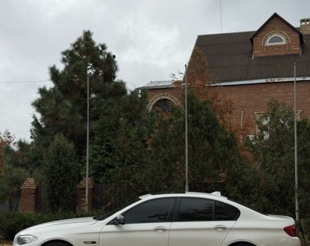 Білий БМВ 5 Серія, об'ємом двигуна 2 л та пробігом 240 тис. км за 13900 $, фото 5 на Automoto.ua