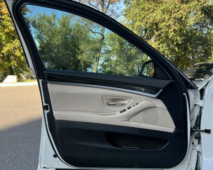 Белый БМВ 5 Серия, объемом двигателя 2.99 л и пробегом 235 тыс. км за 20500 $, фото 20 на Automoto.ua