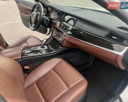 Білий БМВ 5 Серія, об'ємом двигуна 2.98 л та пробігом 234 тис. км за 17000 $, фото 12 на Automoto.ua