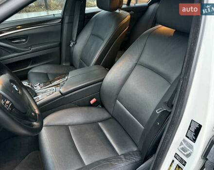 Білий БМВ 5 Серія, об'ємом двигуна 2 л та пробігом 200 тис. км за 12900 $, фото 15 на Automoto.ua