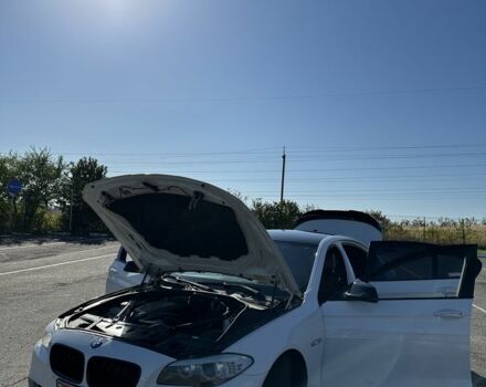 Белый БМВ 5 Серия, объемом двигателя 3 л и пробегом 202 тыс. км за 17600 $, фото 13 на Automoto.ua