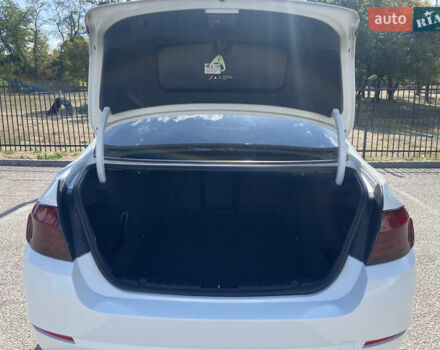 Белый БМВ 5 Серия, объемом двигателя 2 л и пробегом 158 тыс. км за 12700 $, фото 25 на Automoto.ua