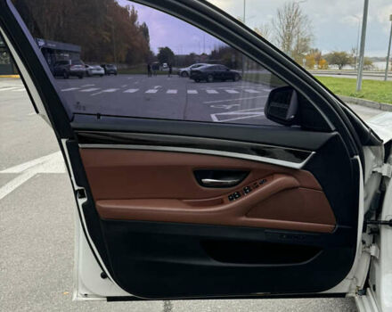 Белый БМВ 5 Серия, объемом двигателя 2 л и пробегом 157 тыс. км за 16700 $, фото 13 на Automoto.ua