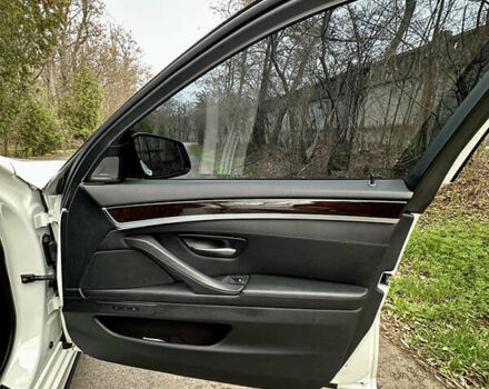 Белый БМВ 5 Серия, объемом двигателя 2 л и пробегом 124 тыс. км за 17500 $, фото 6 на Automoto.ua