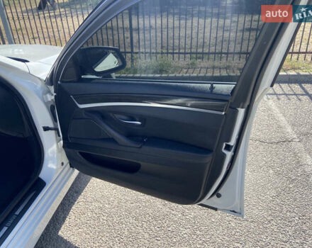 Белый БМВ 5 Серия, объемом двигателя 2 л и пробегом 158 тыс. км за 12700 $, фото 13 на Automoto.ua