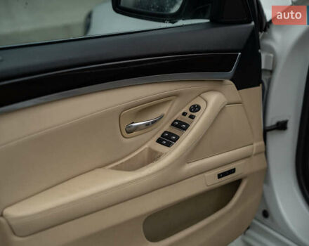 Білий БМВ 5 Серія, об'ємом двигуна 2 л та пробігом 134 тис. км за 19900 $, фото 40 на Automoto.ua