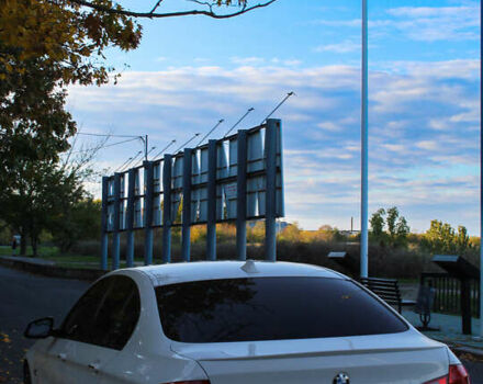 БМВ 5 Серия 2014 в Николаеве на Automoto.ua Белый БМВ 5 Серия, объемом двигателя 3 л и пробегом 273 тыс. км за 22000 $, фото 7 на Automoto.ua