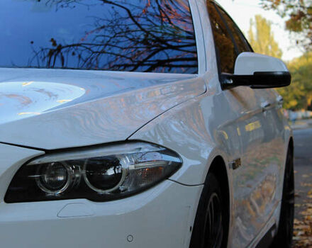 БМВ 5 Серия 2014 в Николаеве на Automoto.ua Белый БМВ 5 Серия, объемом двигателя 3 л и пробегом 273 тыс. км за 22000 $, фото 8 на Automoto.ua