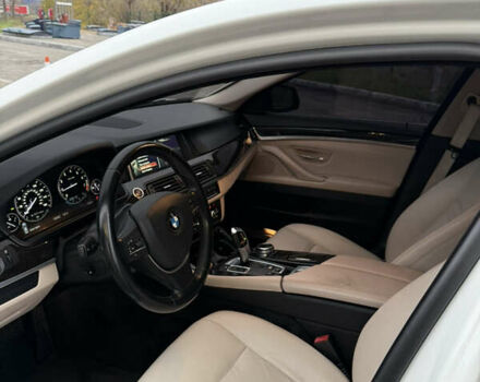 Белый БМВ 5 Серия, объемом двигателя 2 л и пробегом 136 тыс. км за 13950 $, фото 11 на Automoto.ua