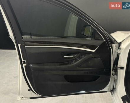 Белый БМВ 5 Серия, объемом двигателя 2 л и пробегом 169 тыс. км за 20500 $, фото 17 на Automoto.ua