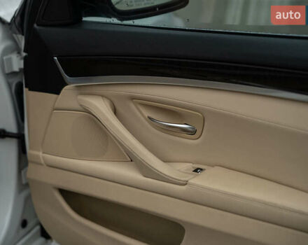 Білий БМВ 5 Серія, об'ємом двигуна 2 л та пробігом 134 тис. км за 19900 $, фото 41 на Automoto.ua