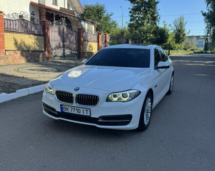 Белый БМВ 5 Серия, объемом двигателя 2 л и пробегом 159 тыс. км за 21000 $, фото 1 на Automoto.ua